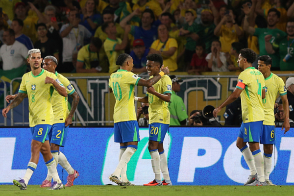 达道宝 世预赛南美区第17轮: 巴西3-0完胜智利 埃斯特旺门线倒钩破门